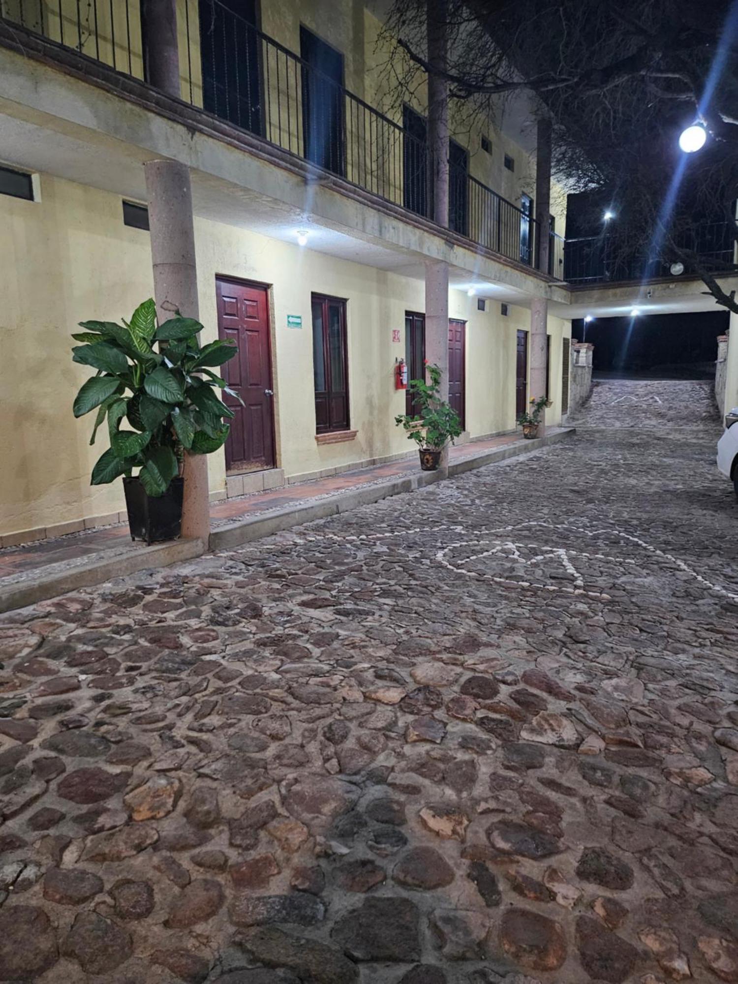 Hotel Villa Aurora ベルナル エクステリア 写真