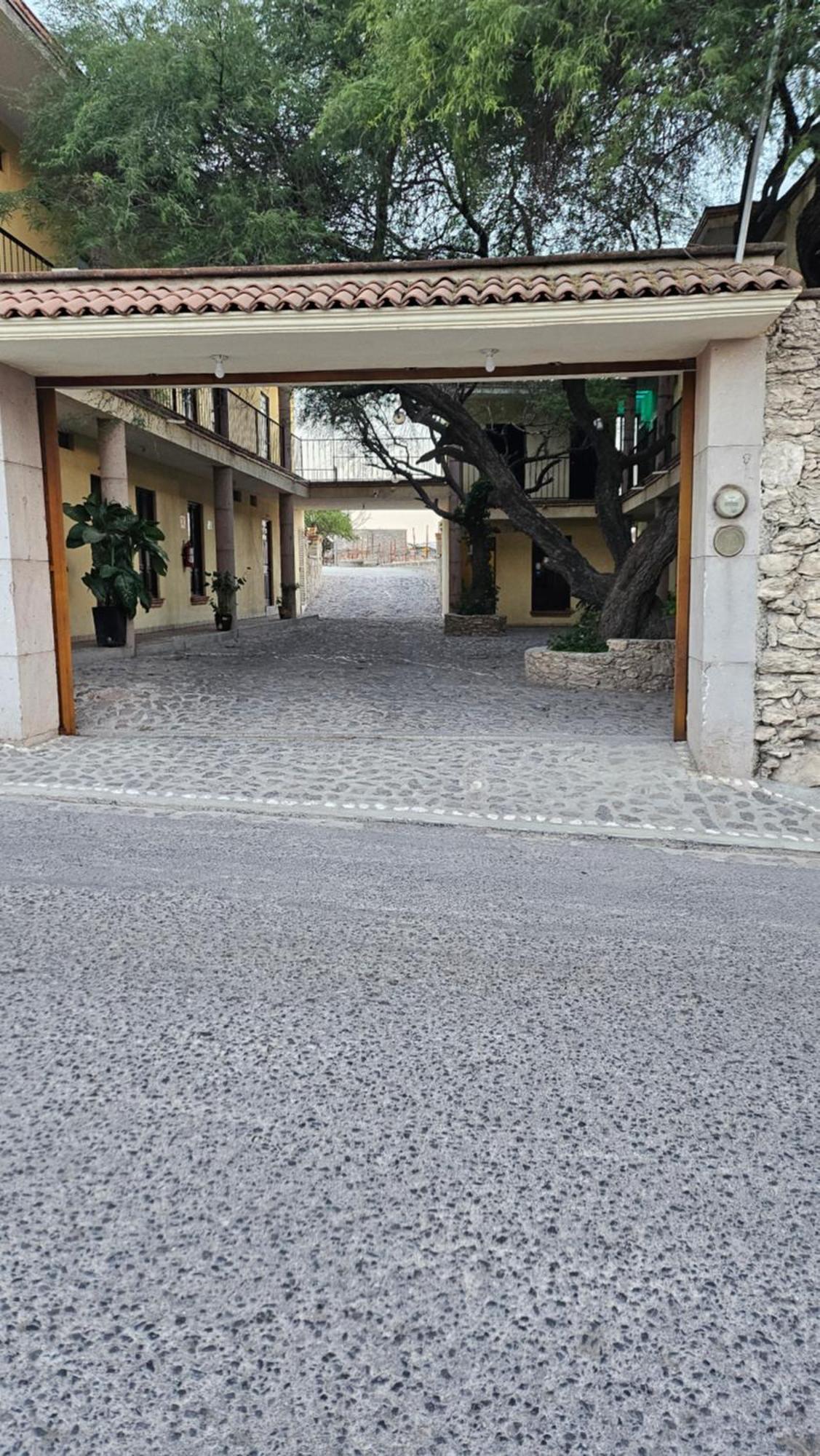 Hotel Villa Aurora ベルナル エクステリア 写真